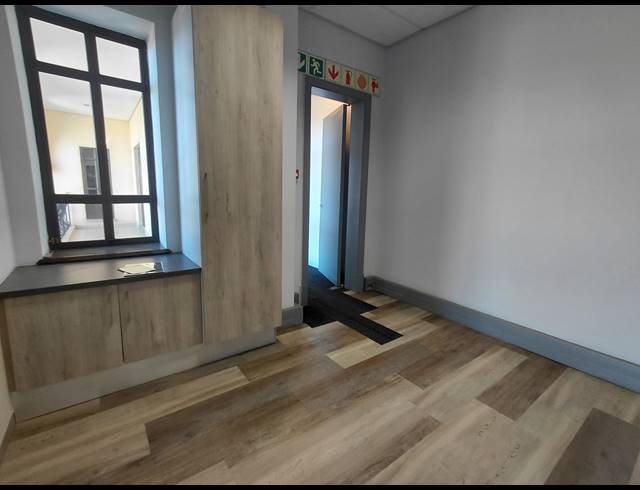 134M² OFFICE TO LET IN MAGALIESSIG